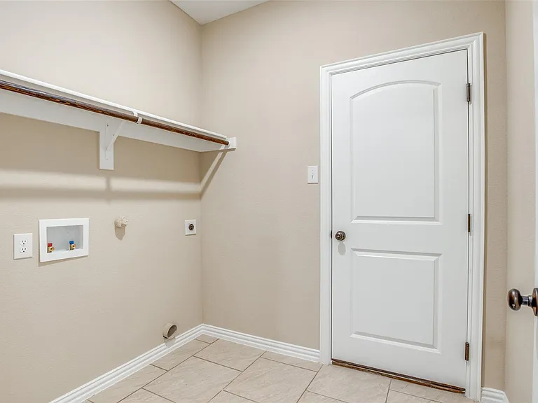 134 Canales Cir — Photo 21
