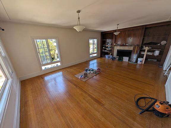 3rd image of 770 Warfield Ave #1