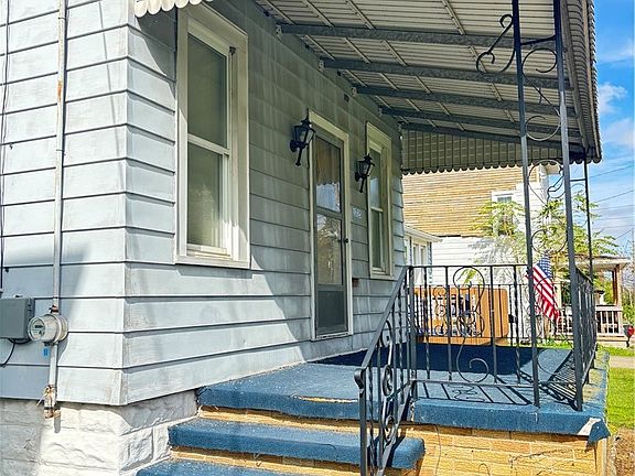 2nd image of 1725 Harbor Ave