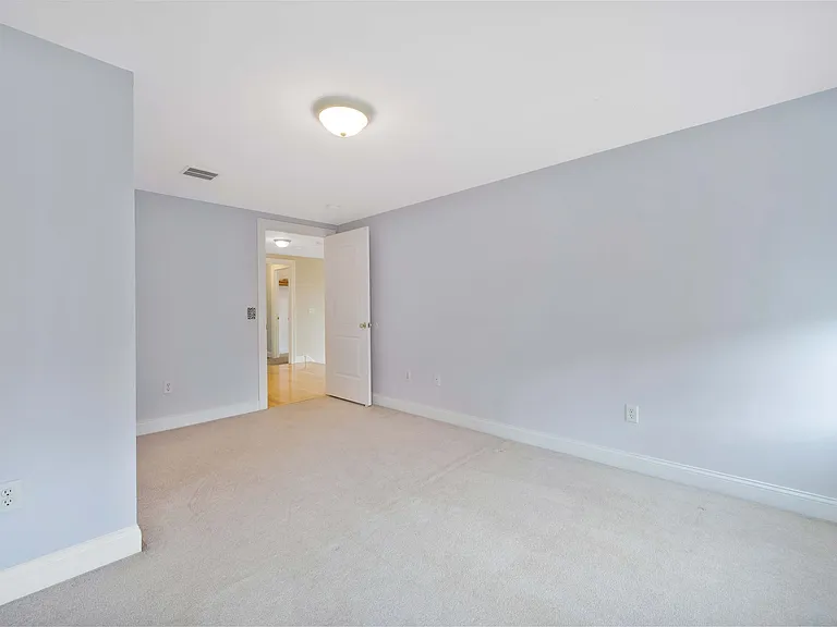 54 E Silver St #A — Photo 35