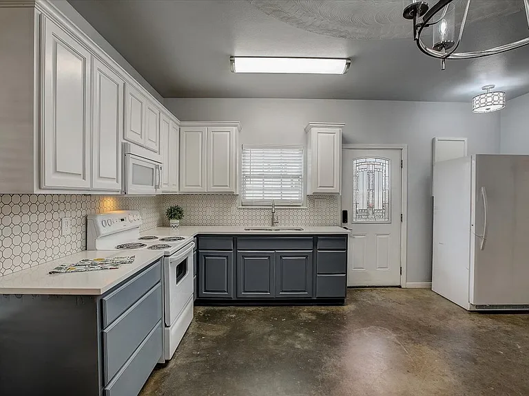 1603B Wilson St — Photo 3