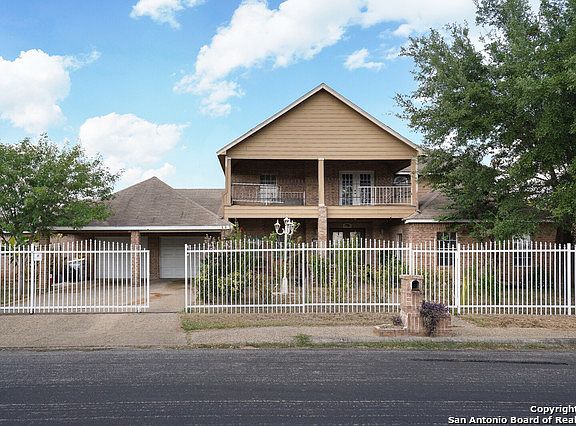 2nd image of 3215 Reforma Dr