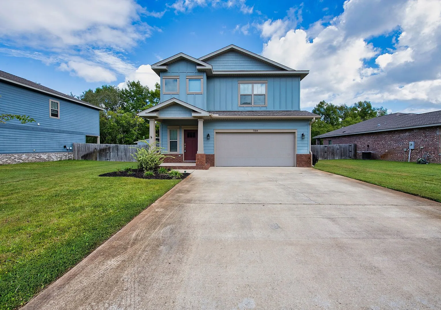 Two-Story Navarre Home with SOLAR, 2-Car Garage & Incredible Backyard! — Photo 3
