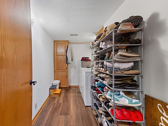 3rd image of 402 Maple Dr