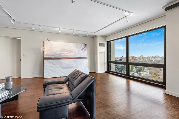 Sold by Maltz Auctions Inc | media 25