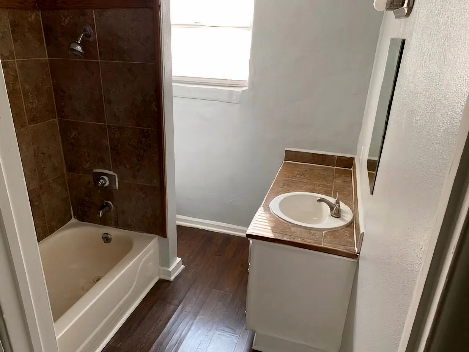 1 bed, 775 sqft, $1,050 — Photo 4