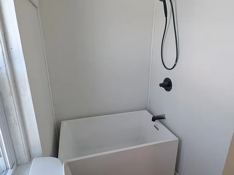 416 Burgess St — Photo 3