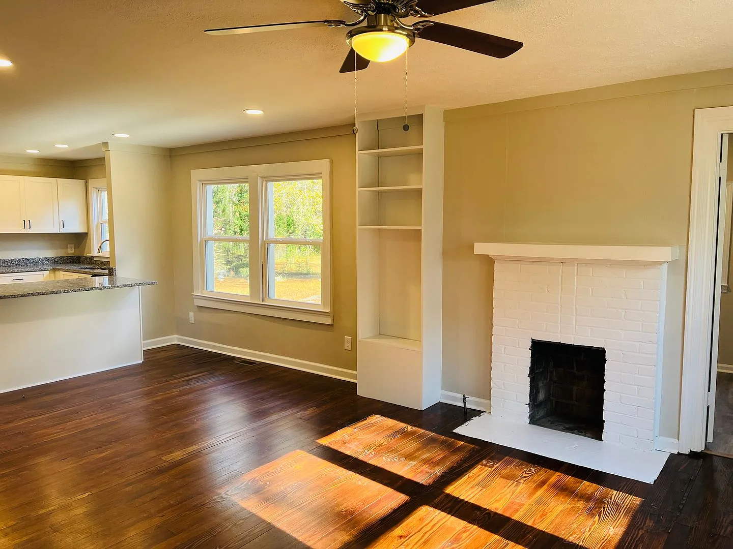 Wow! Renovated 3 bedroom home in Fairburn! Must See! — Photo 4