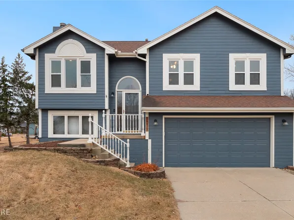 1011 E Henderson Pl, Indianola, IA 50125