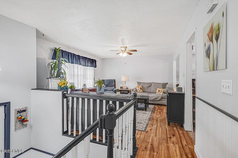 5th image of 52A Broadway