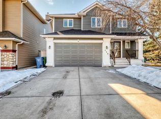 129 N Somerset Dr SW, Calgary, AB T2Y3C8