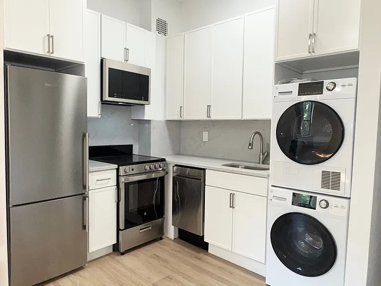 213 E 11th St #1B — Photo 11