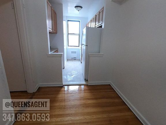3rd image of 140-55 Burden Cres
