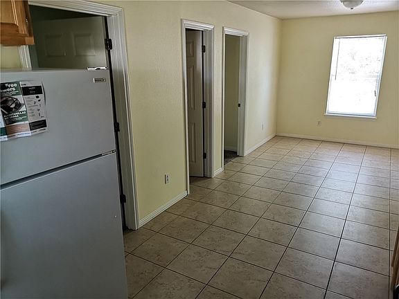 4th image of 519 W Hutchison St APT D