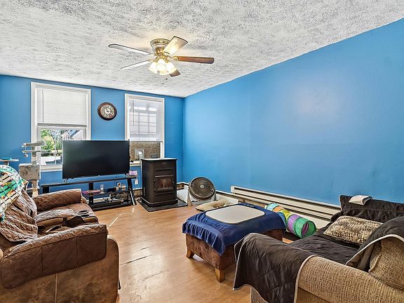 4th image of 604 S Water St