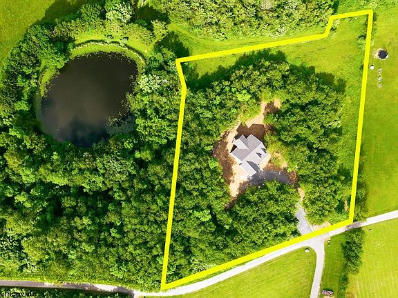5th image of 237 Meadow Ridge Dr