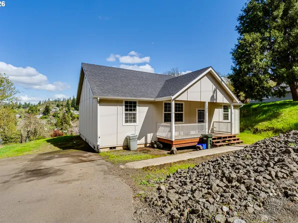 1332 SE Strong Ave, Roseburg, OR 97470