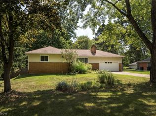 6639 Glenella Dr, Seven Hills, OH 44131