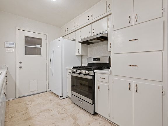 2nd image of 808 Thompson Dr