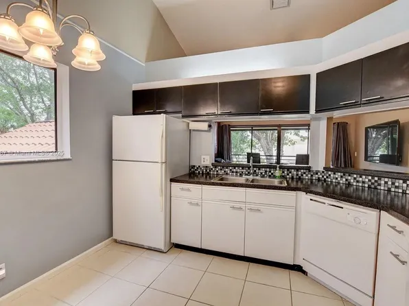 16 Via De Casas Sur APT 201, Boynton Beach, FL 33426