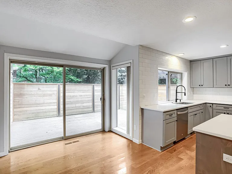 15050 SW 141st Ave — Photo 13