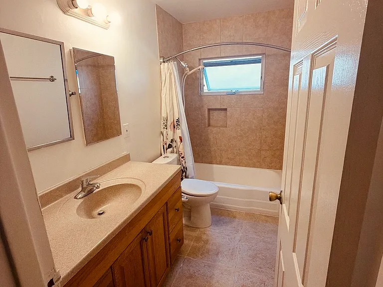 12921 Oxnard St #8 — Photo 7