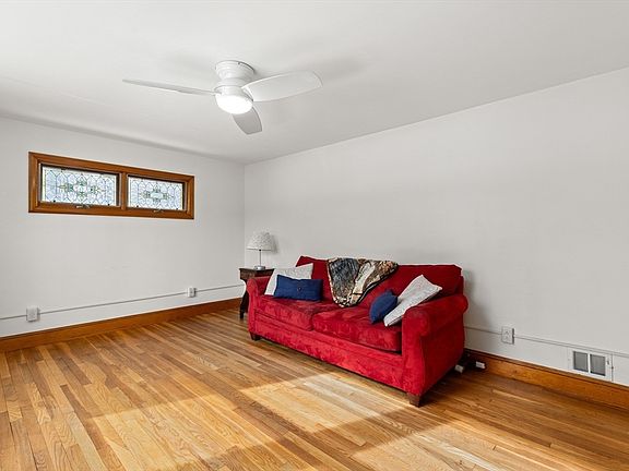 5th image of 620 Farm Rd