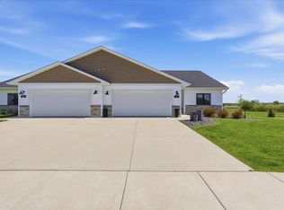588 Stonewood Ct, Evansville, WI 53536
