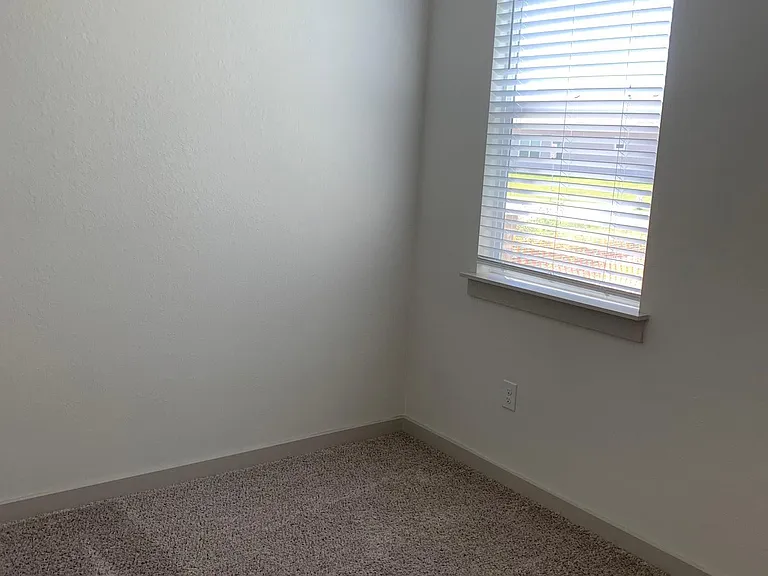 2310 Clemence Ln — Photo 6