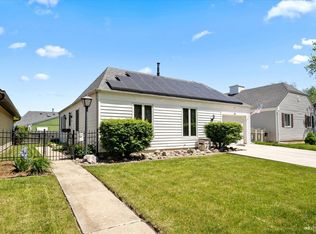 32 Afton Dr, Montgomery, IL 60538