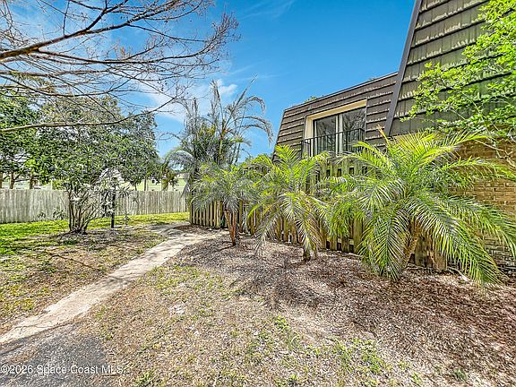 2nd image of 3913 Vista Oaks Cir NE