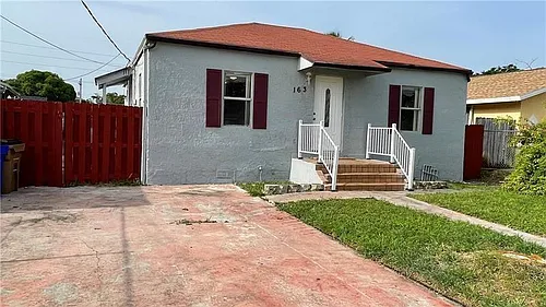 163 SW 5th St Photo 1