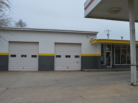 2nd image of 611 W Harry St