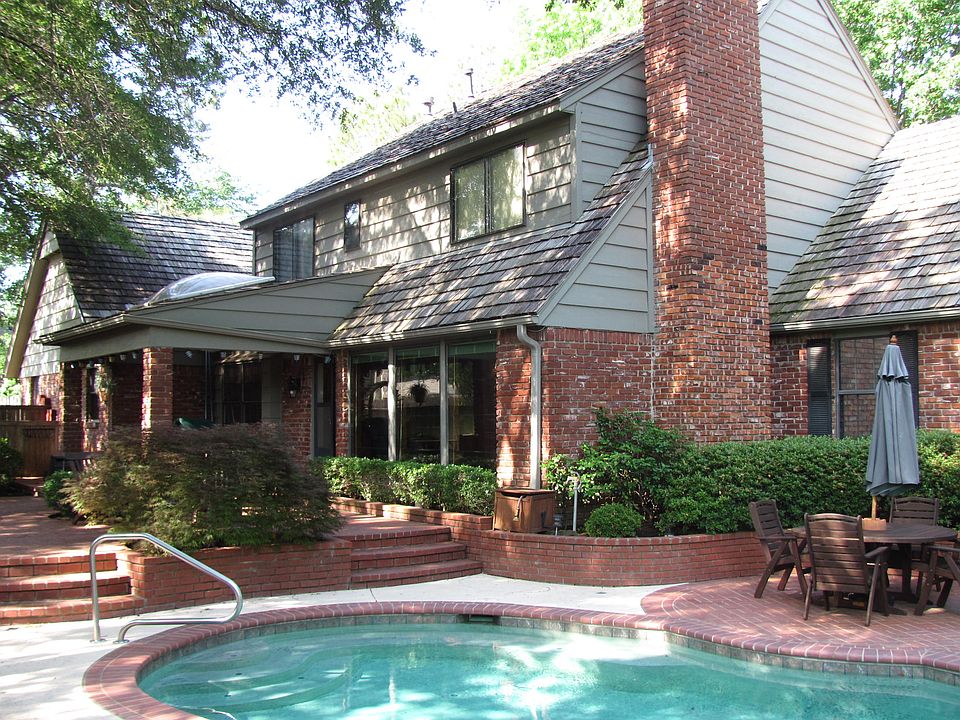 Gorgeous backyard, vacation at home!