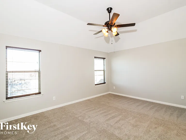 206 Lavaca Dr — Photo 11