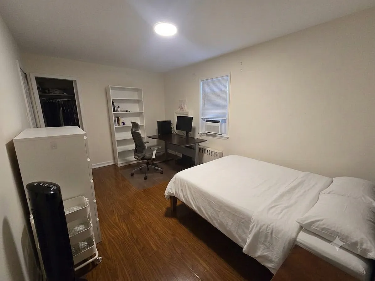3 bed, 1.5 bath, 1100 sqft, $3,200 — Photo 3