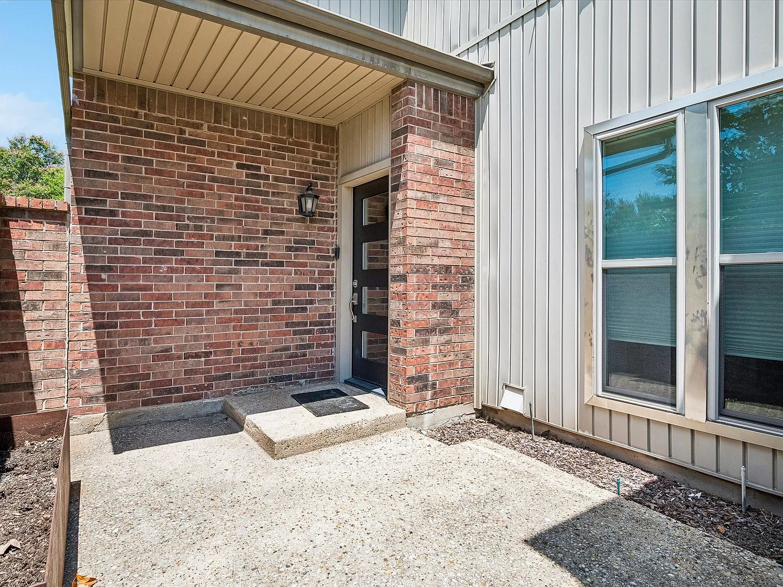 3 bed, 3.0 bath, 2444 sqft, $3,800 — Photo 2