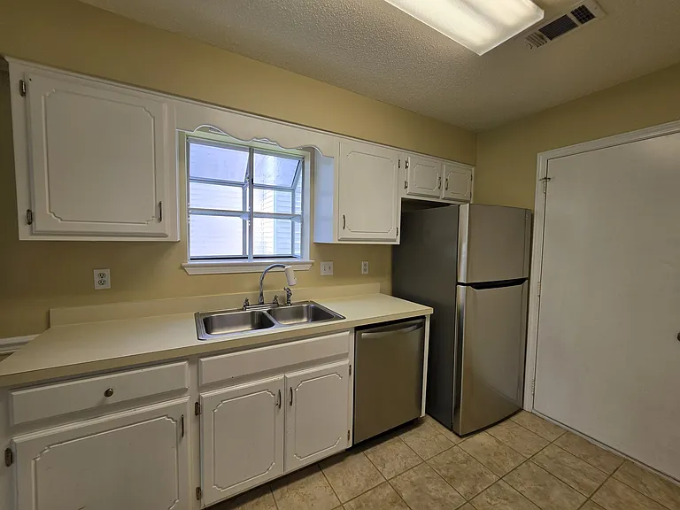 148 Meadowbrook Ct — Photo 7