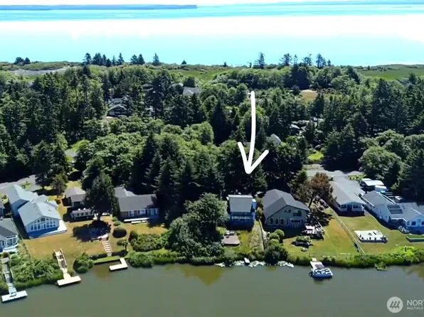 237 Duck Lake Drive NE, Ocean Shores, WA 98569