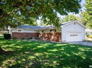 109 Weisbrook Ln, Carterville, IL 62918