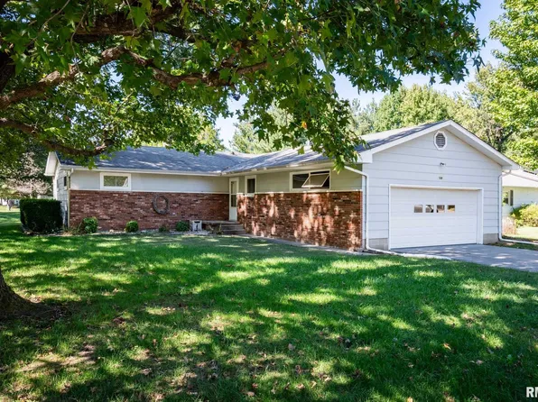 109 Weisbrook Ln, Carterville, IL 62918