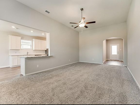 5th image of 625 Emerson Dr