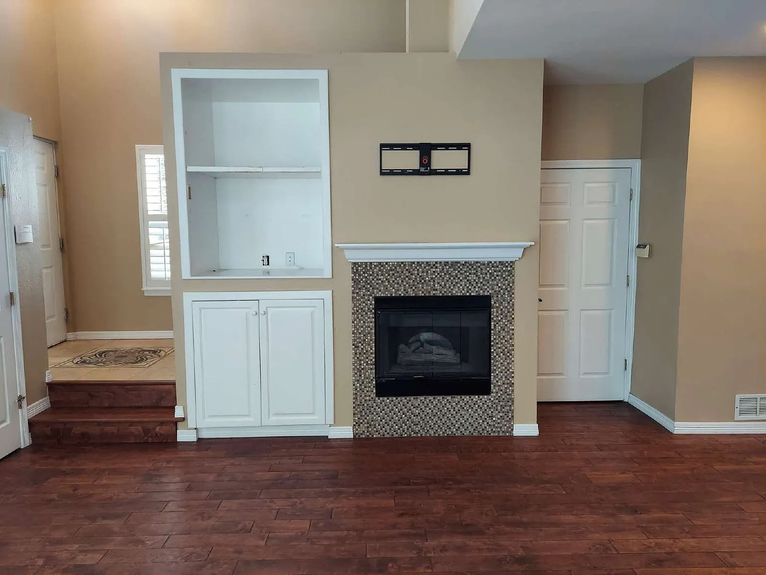 4 bed, 3.5 bath, 2281 sqft, $4,000 — Photo 3