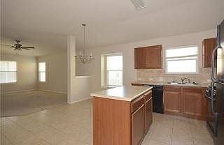 5th image of 347 Bloomsbury Dr