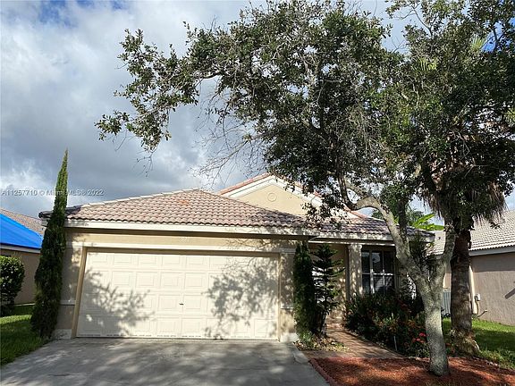 2nd image of 927 Savannah Falls Dr Unit 0