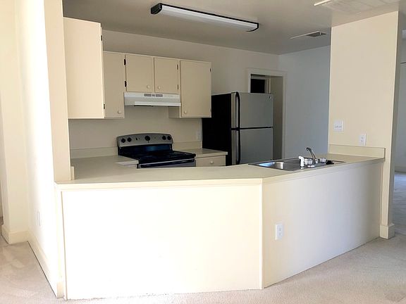 5th image of 200 Drummond Pl APT A4