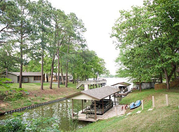 3rd image of 133 Hideaway Cir