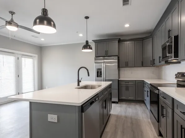 1530 East Pointe Blvd NE