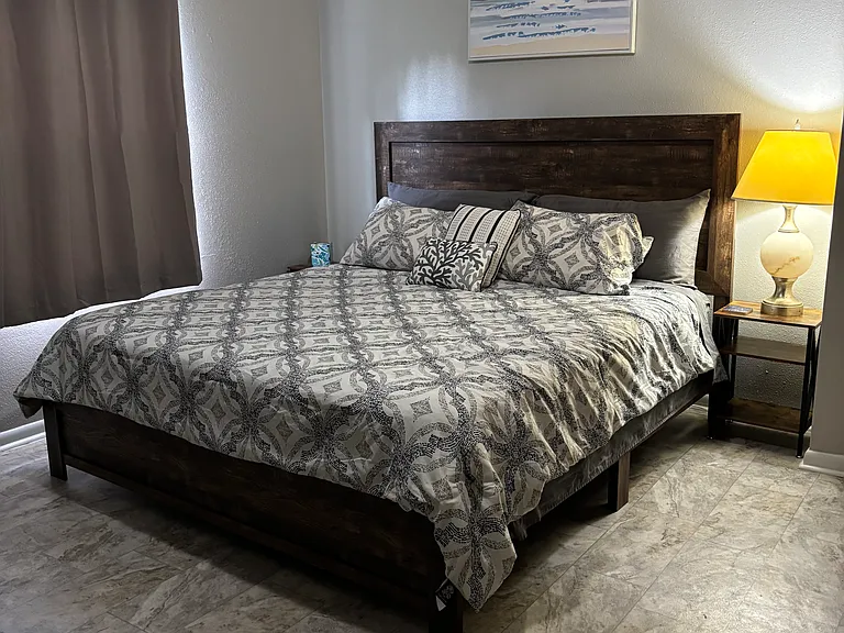 Master bedroom, King bed