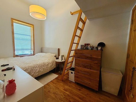 2nd image of 126 W 86th St APT 1A
